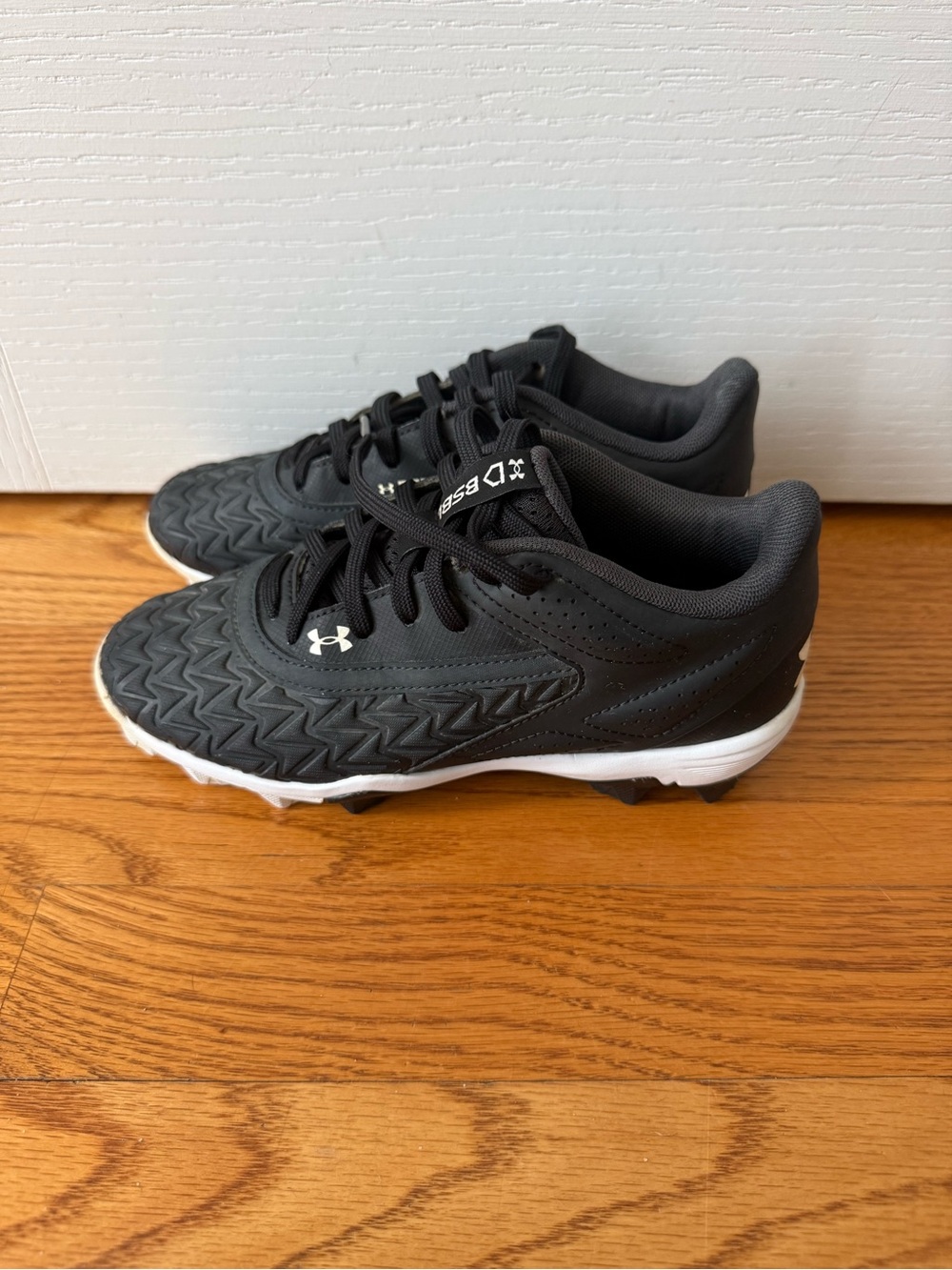Boys Under Armour Leadoff Low RM 3.0 baseball cleats Size- 2Y